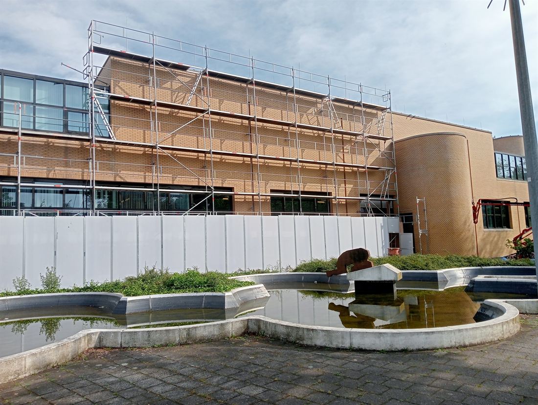 Steigerwerk aan een gebouw