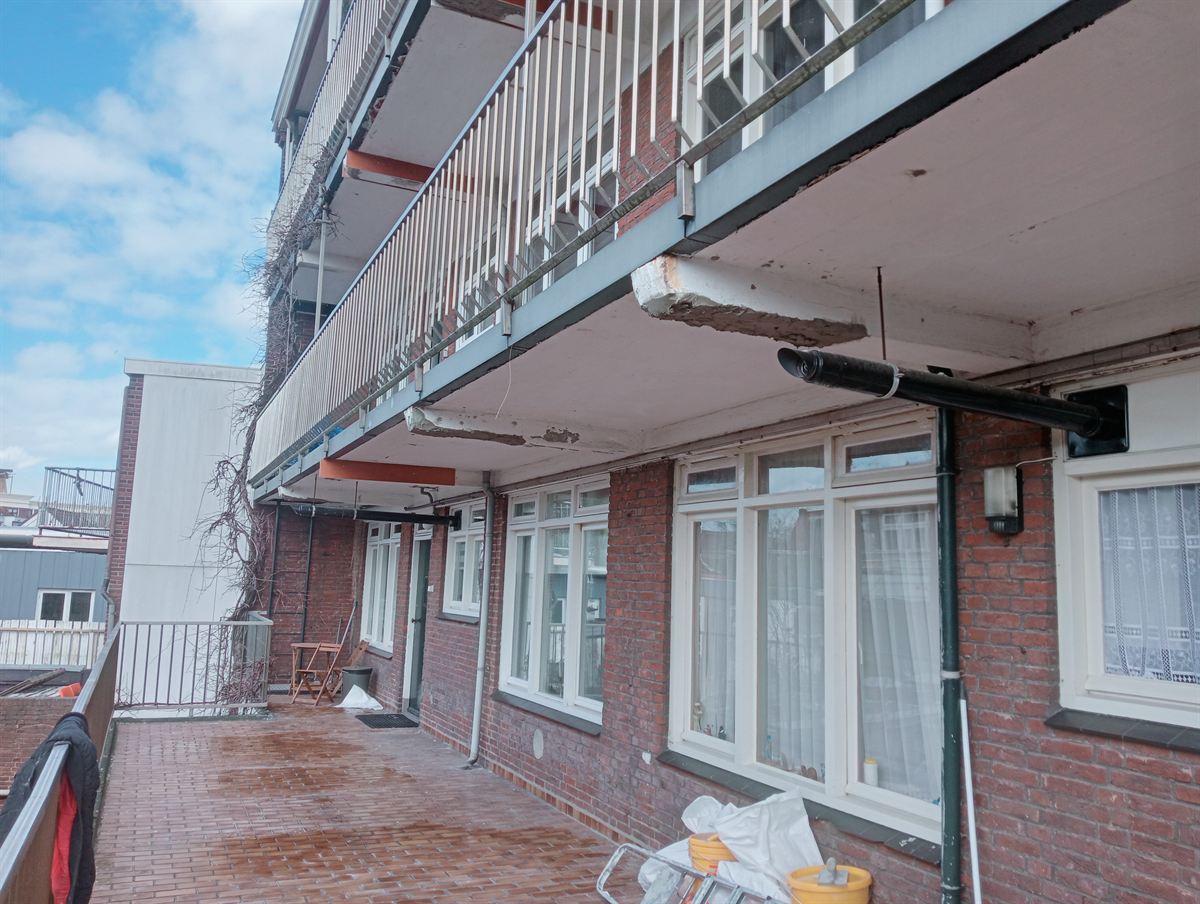 Betonherstel aan een balkon