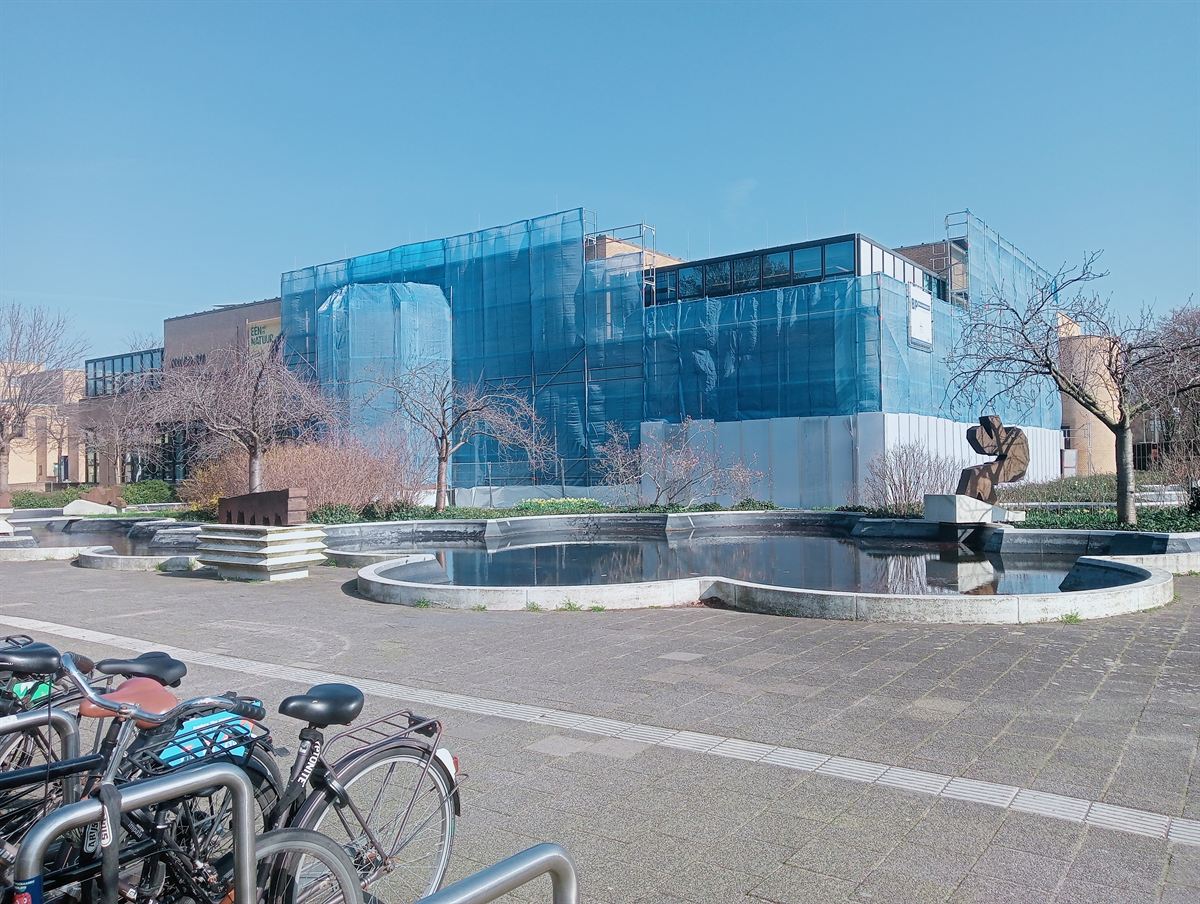 Steigerwerk aan een gebouw
